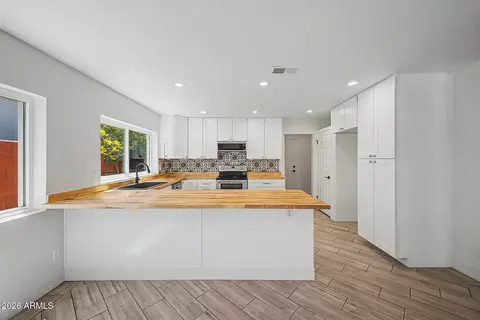 Kitchen - 814 E Chilton Dr, Tempe, AZ 85283 photo 2 of 7