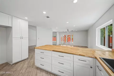 Kitchen - 814 E Chilton Dr, Tempe, AZ 85283 photo 6 of 7