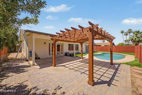 Exterior - 814 E Chilton Dr, Tempe, AZ 85283 photo 4 of 9