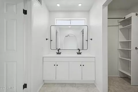 Bath - 814 E Chilton Dr, Tempe, AZ 85283 photo 2 of 3