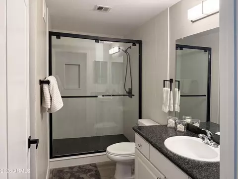 Bath - 3633 N 3rd Ave #1027, Phoenix, AZ 85013 photo 1 of 1