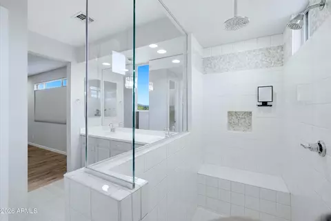 Bath - 2850 E Sands Dr, Phoenix, AZ 85050 photo 2 of 3