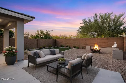 Exterior - 2850 E Sands Dr, Phoenix, AZ 85050 photo 2 of 10