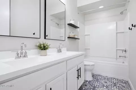Bath - 2850 E Sands Dr, Phoenix, AZ 85050 photo 3 of 3