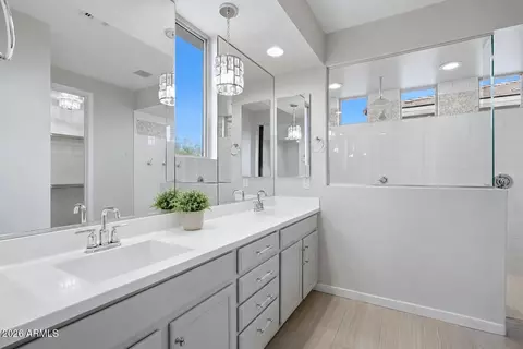 Bath - 2850 E Sands Dr, Phoenix, AZ 85050 photo 1 of 3