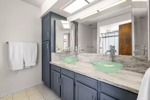 Bath - 4436 E Ludlow Dr, Phoenix, AZ 85032 photo 1 of 3