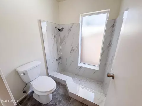 Bath - 2346 E Mescal St, Phoenix, AZ 85028 photo 3 of 3
