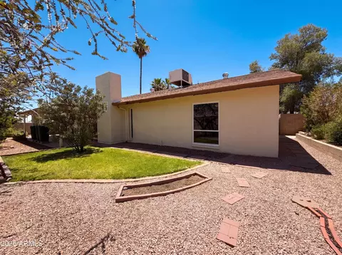 Exterior - 2346 E Mescal St, Phoenix, AZ 85028 photo 6 of 7