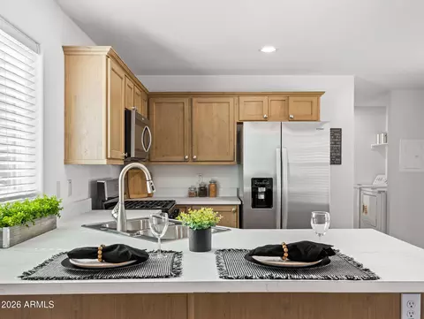 18296 S Frontier Rd, Peeples Valley, AZ 86332