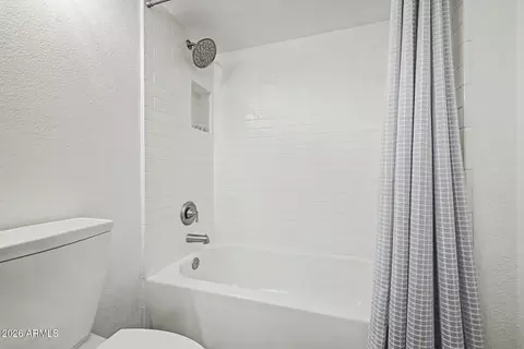 Bath - 749 E Montebello Ave #128, Phoenix, AZ 85014 photo 1 of 2