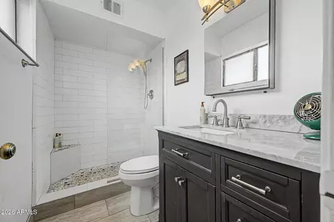 Bath - 749 E Montebello Ave #128, Phoenix, AZ 85014 photo 2 of 2
