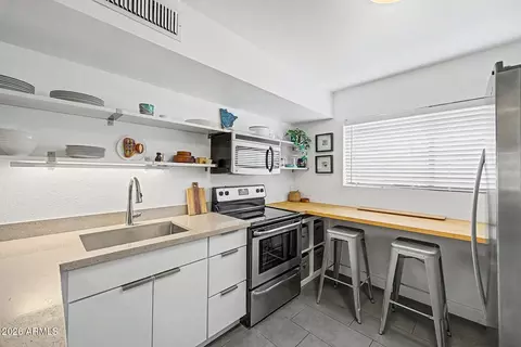 Kitchen - 749 E Montebello Ave #128, Phoenix, AZ 85014 photo 2 of 3