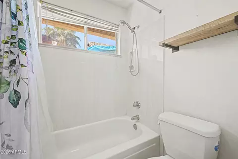Bath - 3758 E Park Ave, Phoenix, AZ 85044 photo 2 of 3