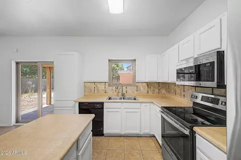 Kitchen - 3210 S 64th Ave, Phoenix, AZ 85043 photo 5 of 5