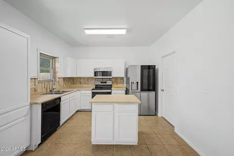 Kitchen - 3210 S 64th Ave, Phoenix, AZ 85043 photo 3 of 5