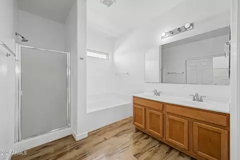 Bath - 3210 S 64th Ave, Phoenix, AZ 85043 photo 1 of 4