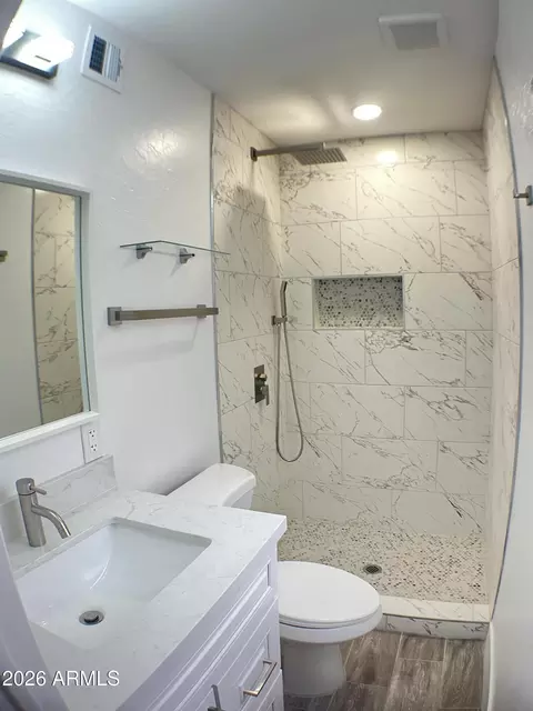 Bath - 4503 N 26th Dr, Phoenix, AZ 85017 photo 1 of 1