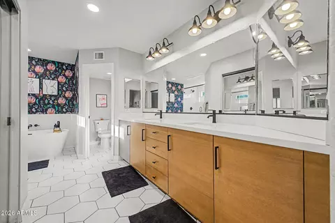 Bath - 5649 E Fairbrook St, Mesa, AZ 85205 photo 1 of 5