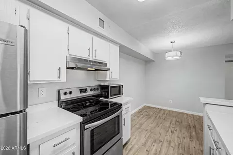 Kitchen - 2625 E Indian School Rd #227, Phoenix, AZ 85016 photo 2 of 4