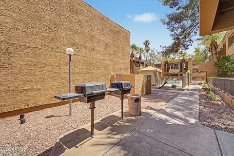 Exterior - 2625 E Indian School Rd #227, Phoenix, AZ 85016 photo 3 of 7