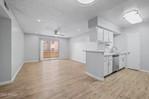 Living - 2625 E Indian School Rd #227, Phoenix, AZ 85016 photo 1 of 5