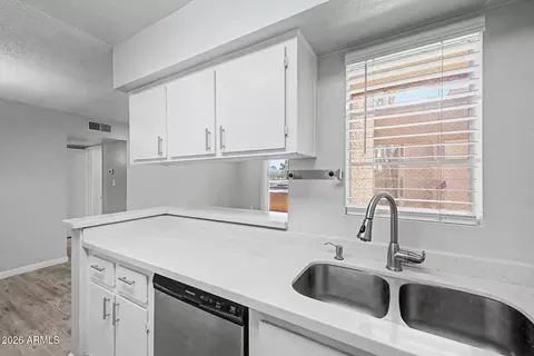 Kitchen - 2625 E Indian School Rd #227, Phoenix, AZ 85016 photo 4 of 4