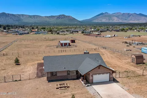 8200 Stardust Trl, Flagstaff, AZ 86004