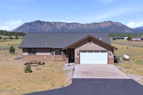 8200 Stardust Trl, Flagstaff, AZ 86004