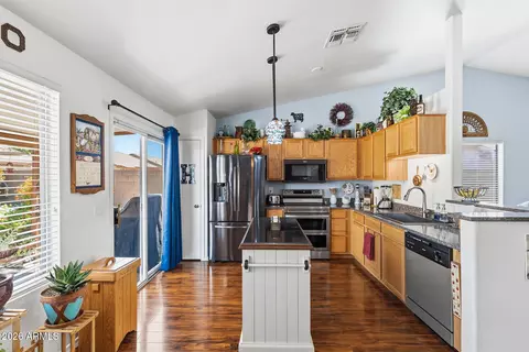 Kitchen - 1034 W 13th Ave, Apache Junction, AZ 85120 photo 2 of 4