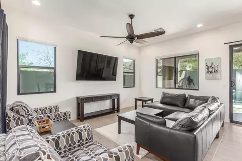 Living - 837 E Monte Way, Phoenix, AZ 85042 photo 1 of 3