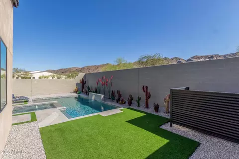 Exterior - 837 E Monte Way, Phoenix, AZ 85042 photo 6 of 8