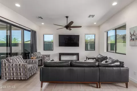 Living - 837 E Monte Way, Phoenix, AZ 85042 photo 3 of 3