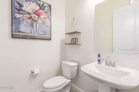 Bath - 837 E Monte Way, Phoenix, AZ 85042 photo 1 of 5