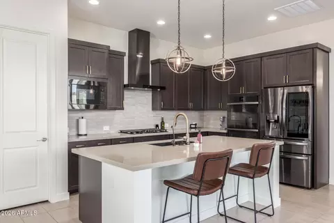 Kitchen - 837 E Monte Way, Phoenix, AZ 85042 photo 2 of 4