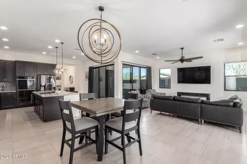 Dining - 837 E Monte Way, Phoenix, AZ 85042 photo 3 of 3