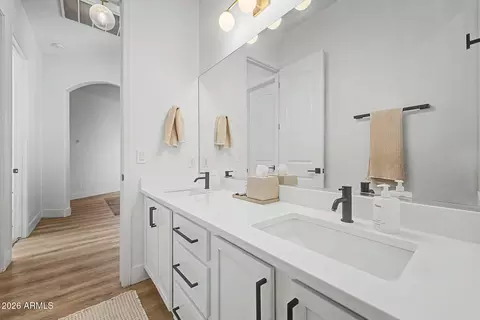 Bath - 1535 E Kings Ct, Gilbert, AZ 85234 photo 2 of 5