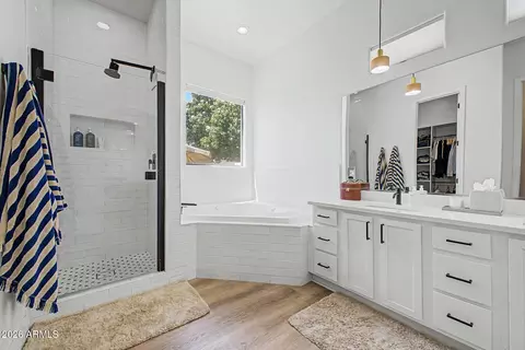 Bath - 1535 E Kings Ct, Gilbert, AZ 85234 photo 4 of 5