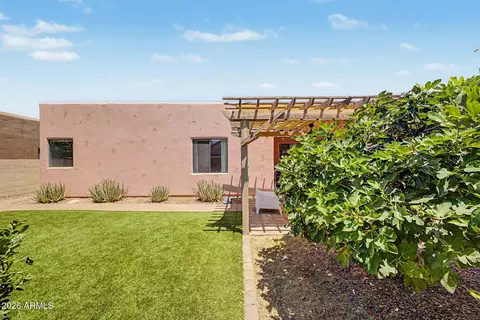 Exterior - 1535 E Kings Ct, Gilbert, AZ 85234 photo 5 of 7