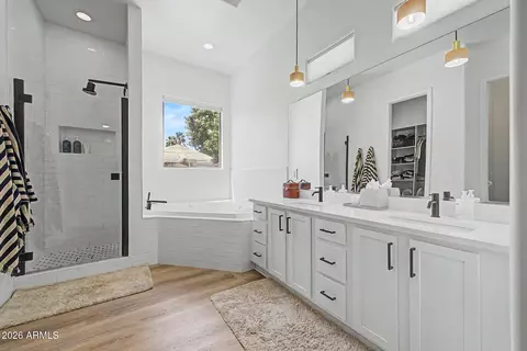 Bath - 1535 E Kings Ct, Gilbert, AZ 85234 photo 3 of 5