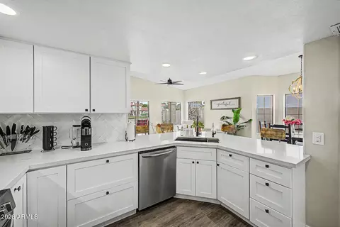 Kitchen - 2111 E Gondola Ln, Gilbert, AZ 85234 photo 3 of 4