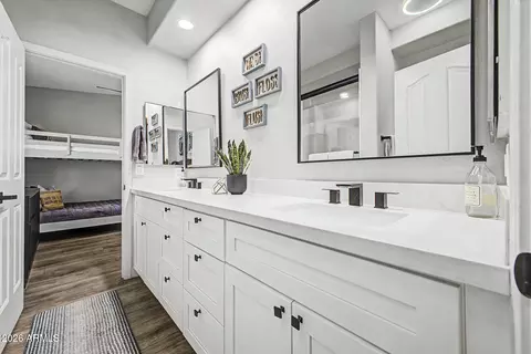 Bath - 2111 E Gondola Ln, Gilbert, AZ 85234 photo 4 of 5