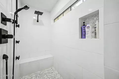 Bath - 2111 E Gondola Ln, Gilbert, AZ 85234 photo 3 of 5