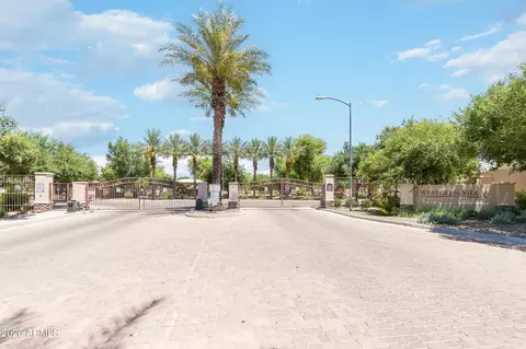 7264 W Cactus Wren Dr, Glendale, AZ 85303