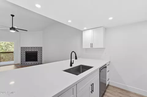 2515 N 52nd St #207, Phoenix, AZ 85008