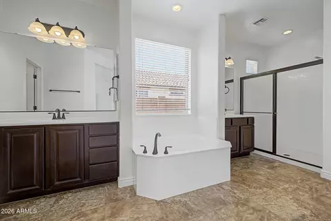 Bath - 2061 E Flintlock Dr, Gilbert, AZ 85298 photo 2 of 6