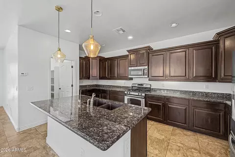 Kitchen - 2061 E Flintlock Dr, Gilbert, AZ 85298 photo 3 of 4