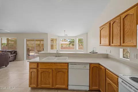 Kitchen - 7815 E Navarro Ave, Mesa, AZ 85209 photo 2 of 2