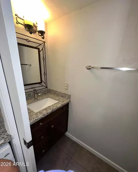 Bath - 4717 E Belleview St, Phoenix, AZ 85008 photo 2 of 4
