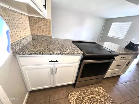 Kitchen - 4717 E Belleview St, Phoenix, AZ 85008 photo 2 of 3