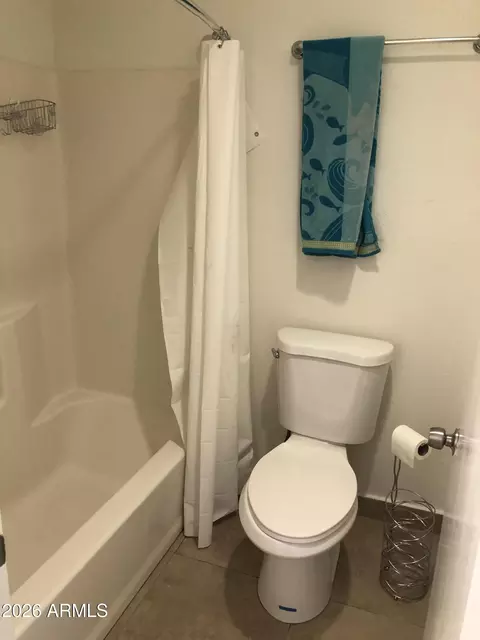 Bath - 1446 E Grovers Ave #9, Phoenix, AZ 85022 photo 1 of 3